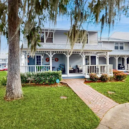 Lakeside Serenity Retreat